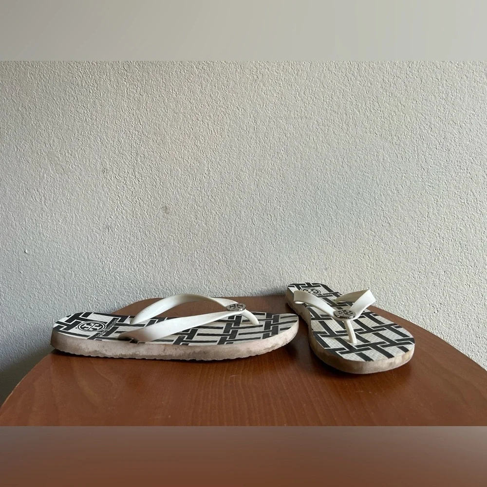 Tory Burch Monochrome Patterned Flip Flops Black/White Women's Size 6.5 Summer